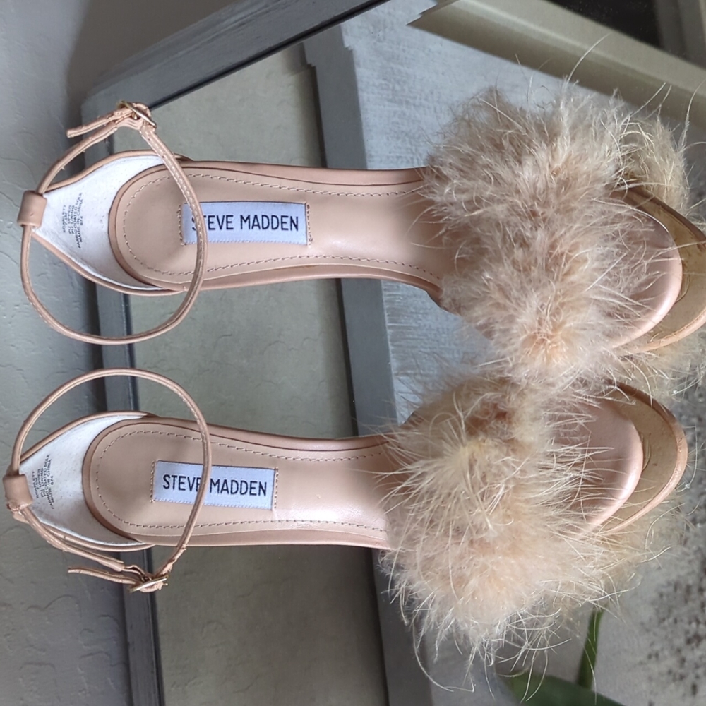 Nude / Beige Steve Madden Scarlett Stilettos w Feathers!